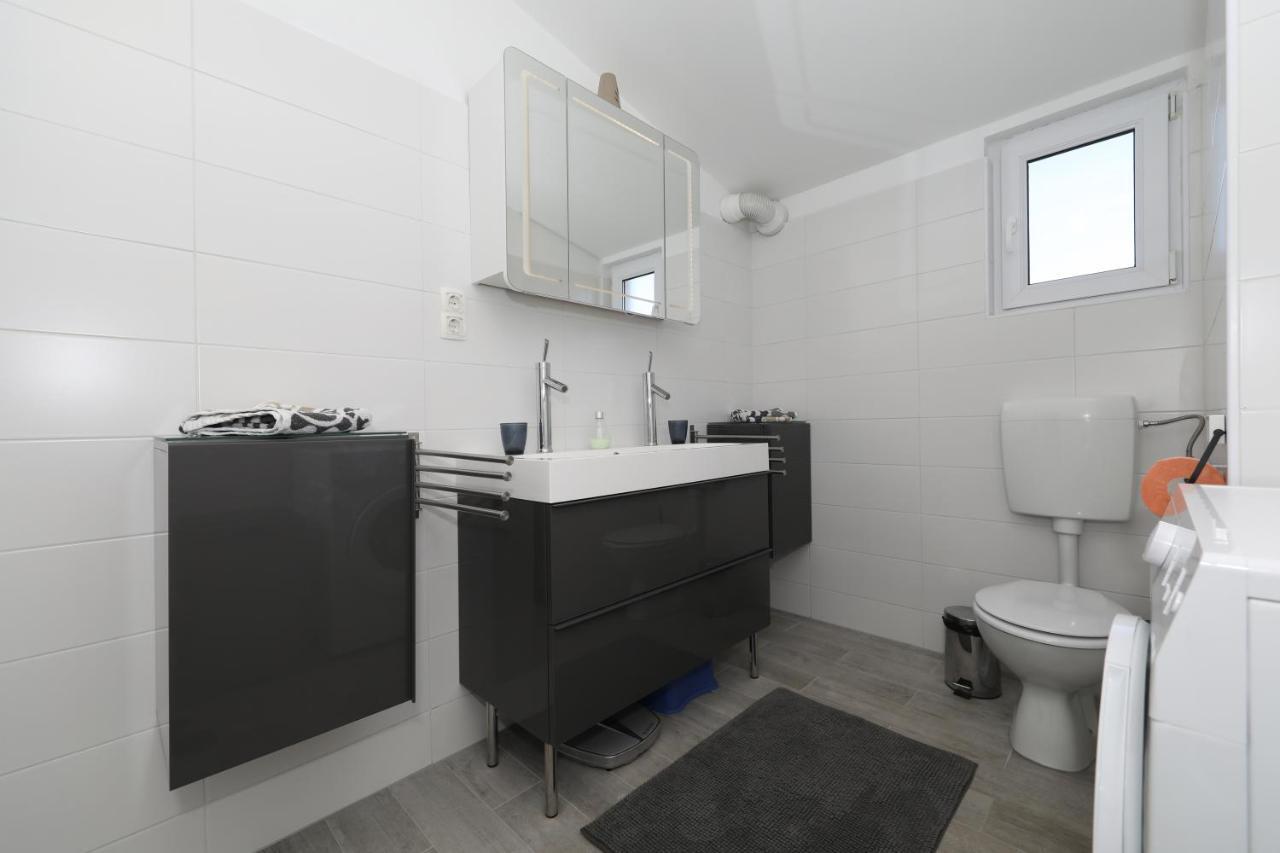Apartment With Private Pool Sukošan Eksteriør bilde