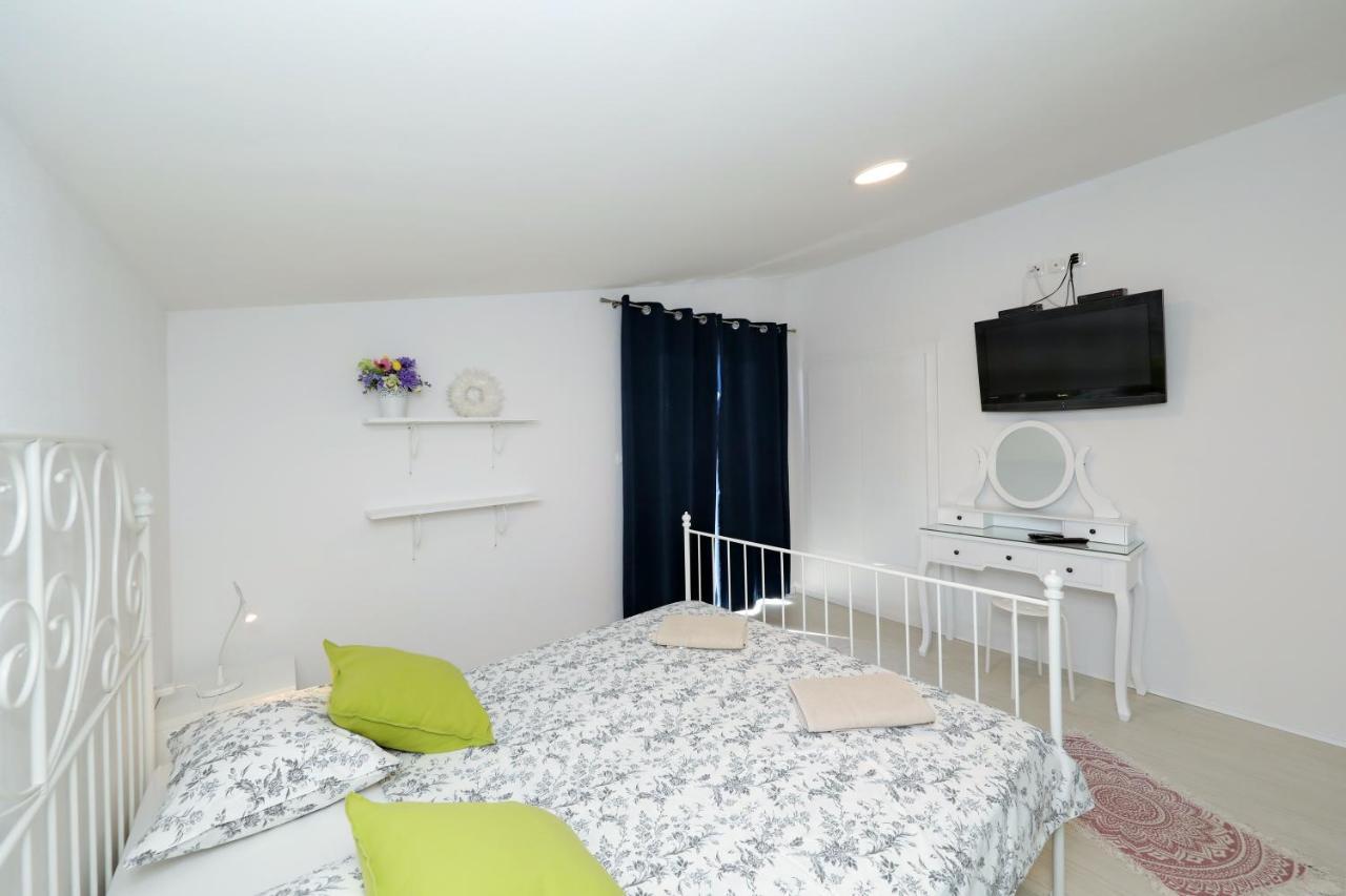 Apartment With Private Pool Sukošan Eksteriør bilde