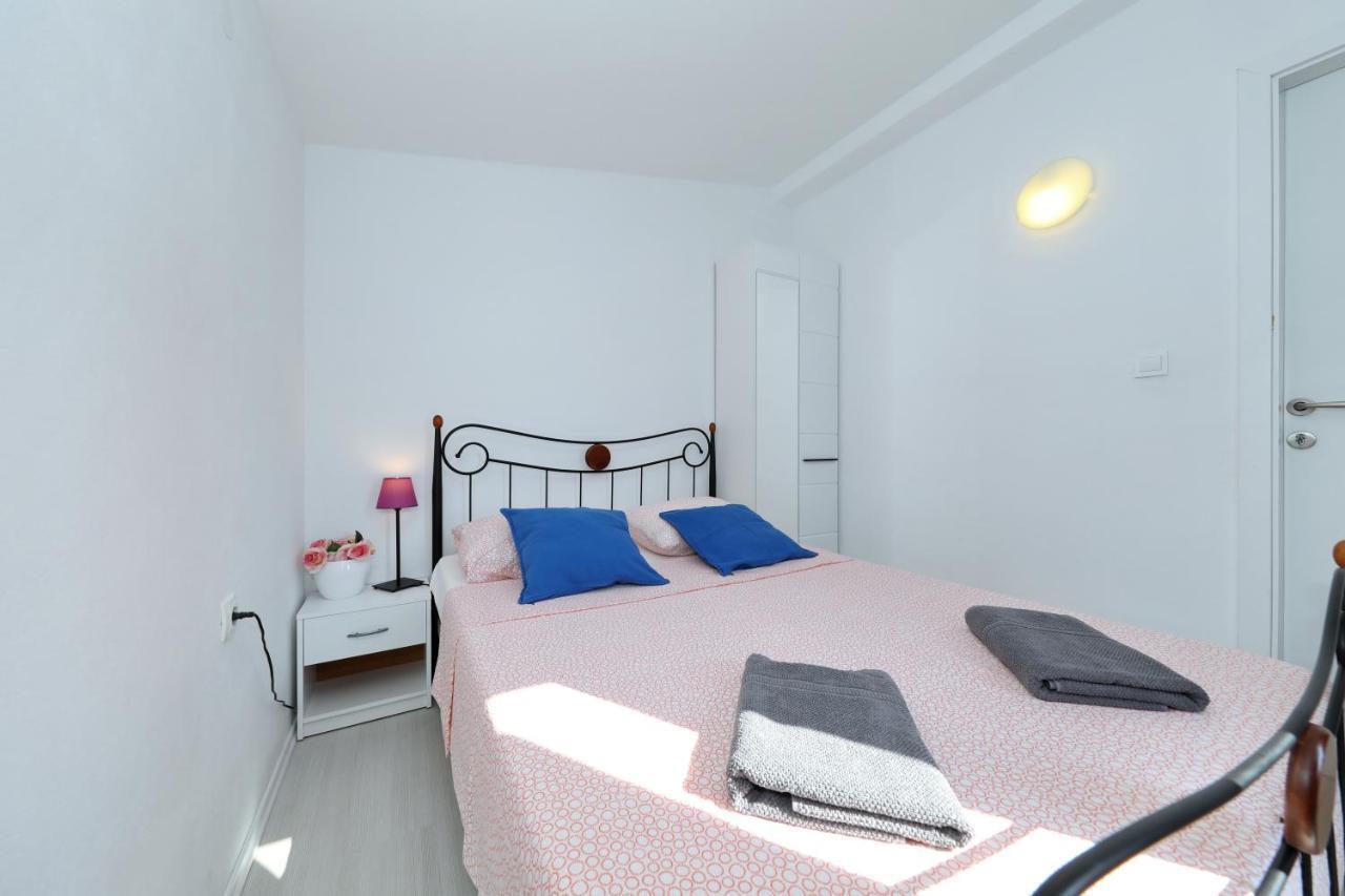 Apartment With Private Pool Sukošan Eksteriør bilde