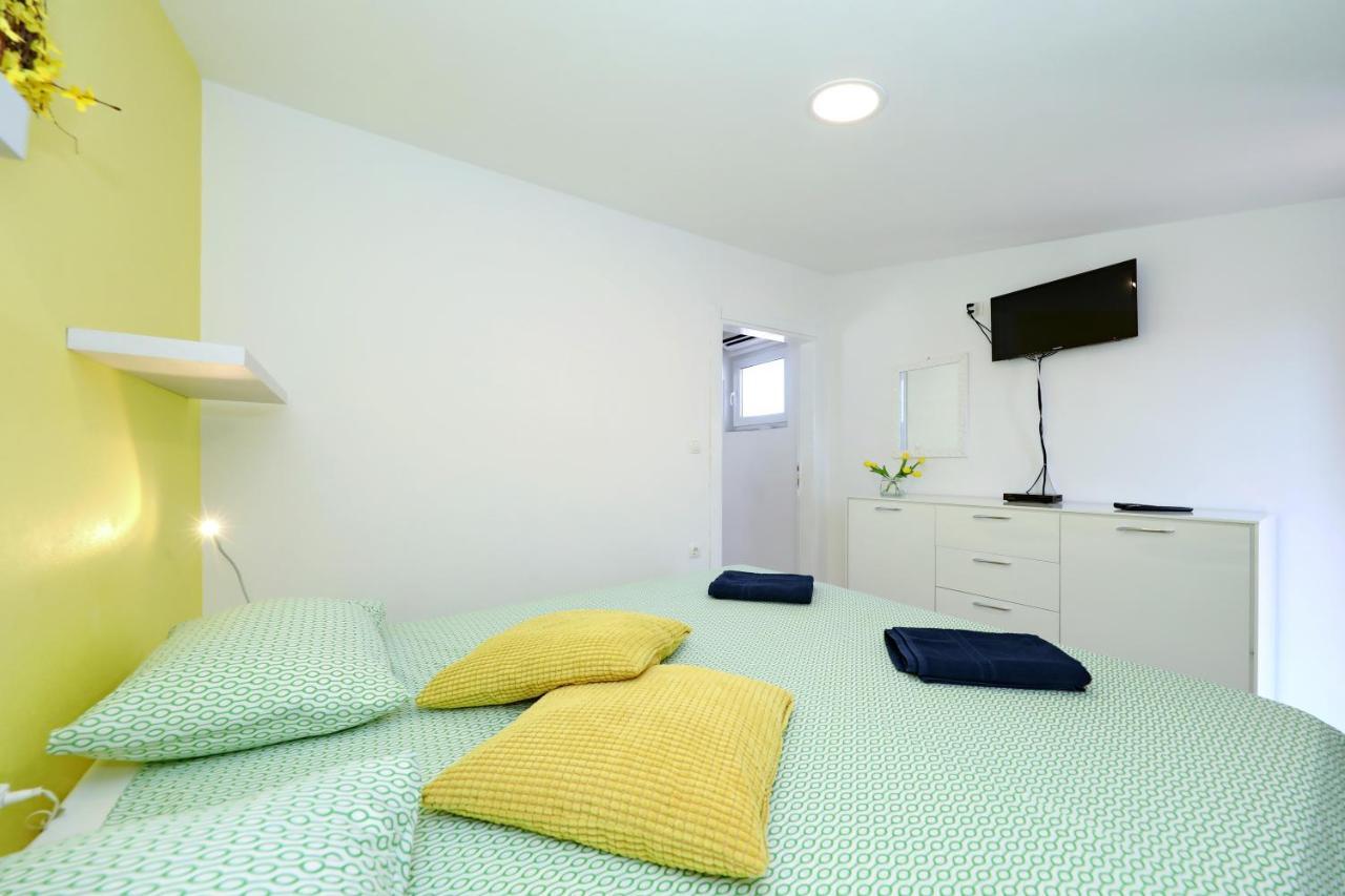 Apartment With Private Pool Sukošan Eksteriør bilde