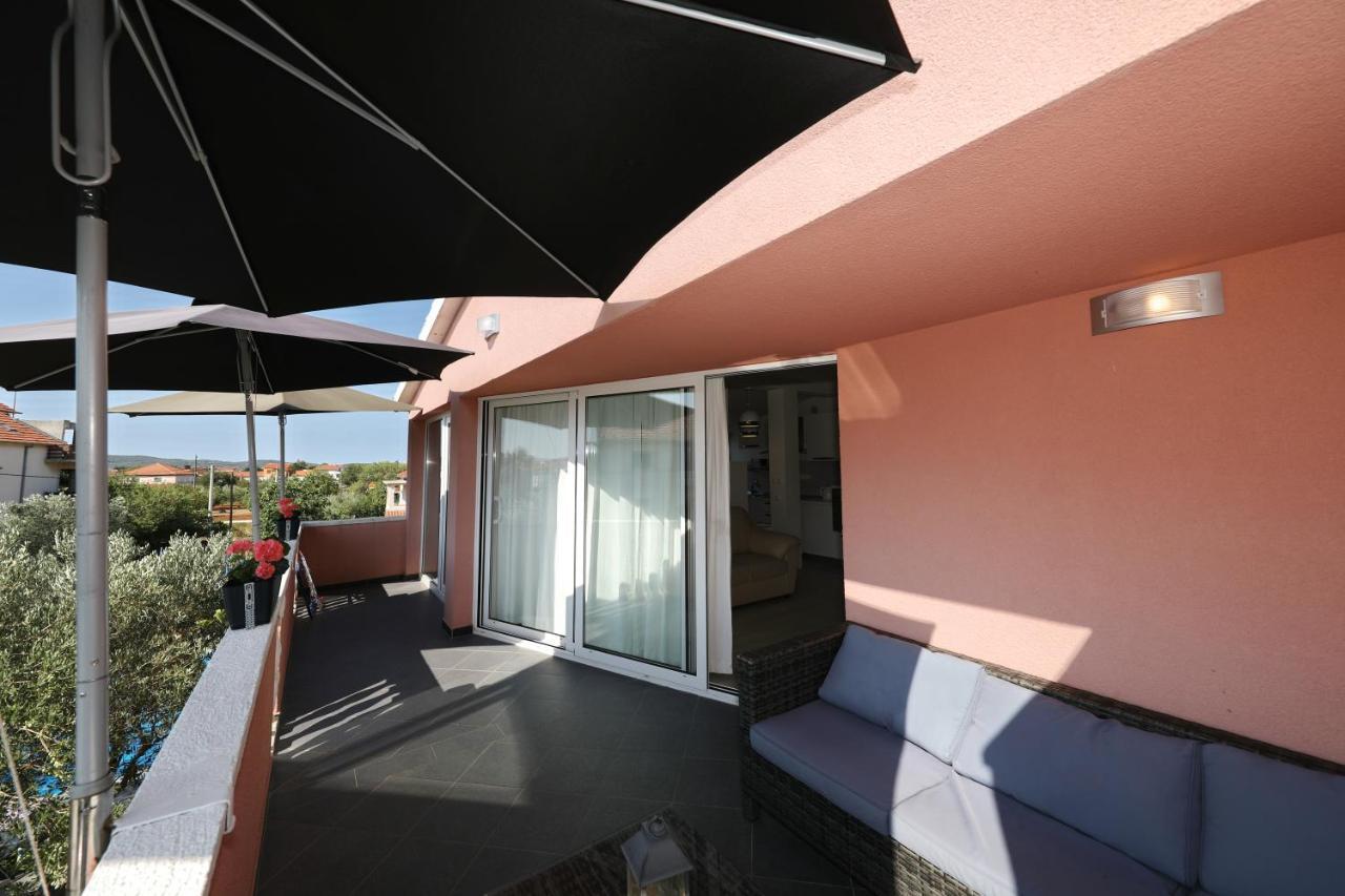 Apartment With Private Pool Sukošan Eksteriør bilde